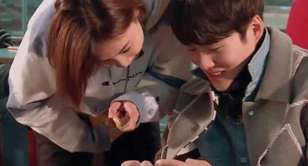 何雯娜与男模互动好甜蜜？只有大张伟说实话，网友：运动员好单纯