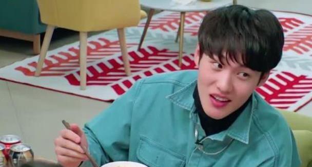 何雯娜与男模互动好甜蜜？只有大张伟说实话，网友：运动员好单纯