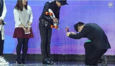 ​海涛与芒果台闹掰,后台语音曝光,何炅听后当场大笑:好一个笑面虎!