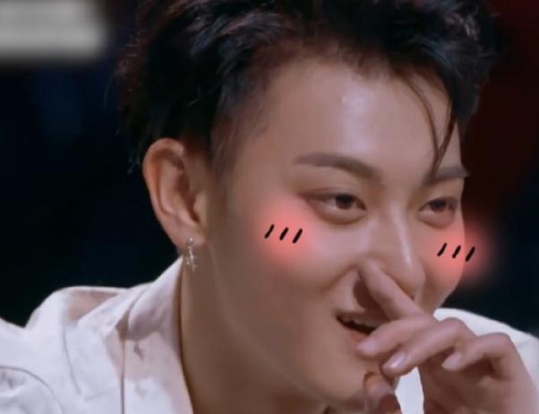 能让黄子韬害羞脸红捂脸送毛巾的混血美女来头真不小！