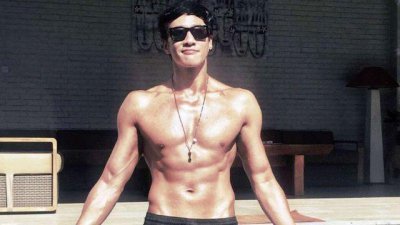 ​他向孙俪表白三次均被拒，41岁迎娶百货商场女柜员