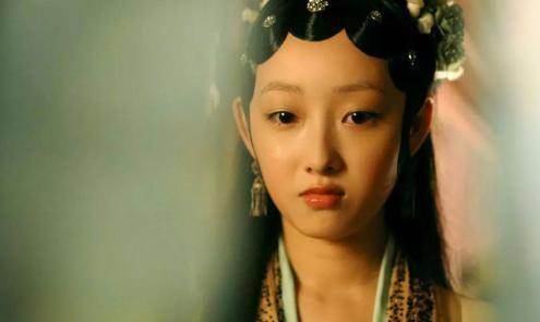 尹正蒋梦婕恋情曝光，女方曾为蒋劲夫发声，称一个巴掌拍不响