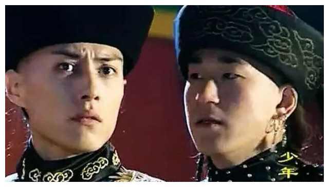 与王凯上热搜后，靳东的回应人设崩塌，网友：忘了你也演过太监？