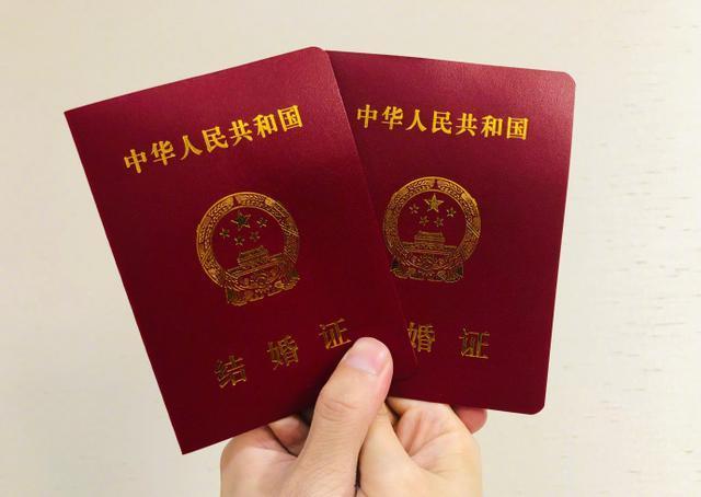 继赵丽颖冯绍峰之后，唐嫣罗晋微博宣布结为夫妻，有情人终成眷属