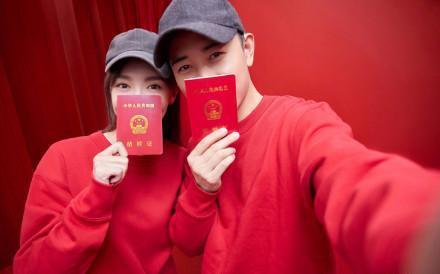 继赵丽颖冯绍峰之后，唐嫣罗晋微博宣布结为夫妻，有情人终成眷属