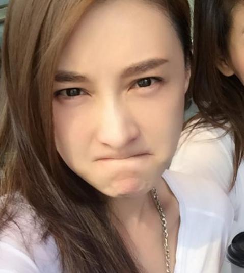 乐珈彤一家近照，大8岁老公是香港富豪，41岁依旧貌美如花