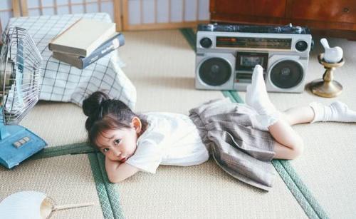 牵动众多叔叔饭的网红小萝莉，曝光近照，长开后的她美翻了