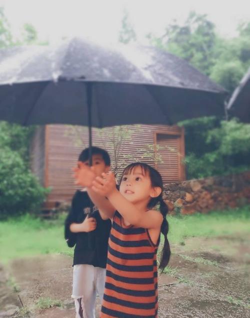 牵动众多叔叔饭的网红小萝莉，曝光近照，长开后的她美翻了