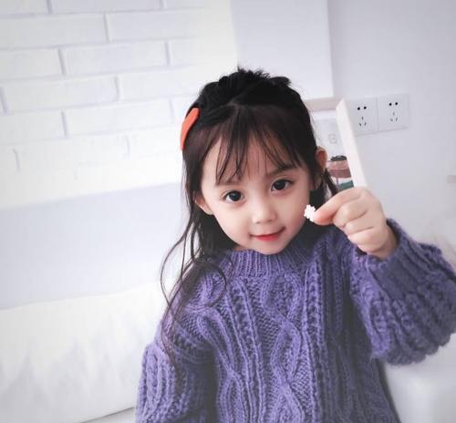 牵动众多叔叔饭的网红小萝莉，曝光近照，长开后的她美翻了