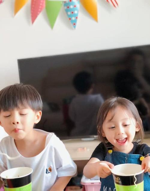 牵动众多叔叔饭的网红小萝莉，曝光近照，长开后的她美翻了