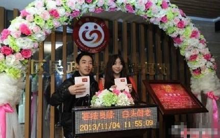 邹凯当爸晒妻子B超照，邹凯妻子周捷背景资料