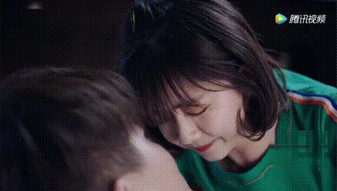 谭松韵和熊梓淇剧中接吻遭爸妈围观！