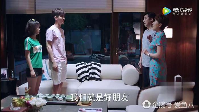 谭松韵和熊梓淇剧中接吻遭爸妈围观！