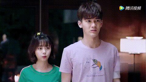 谭松韵和熊梓淇剧中接吻遭爸妈围观！