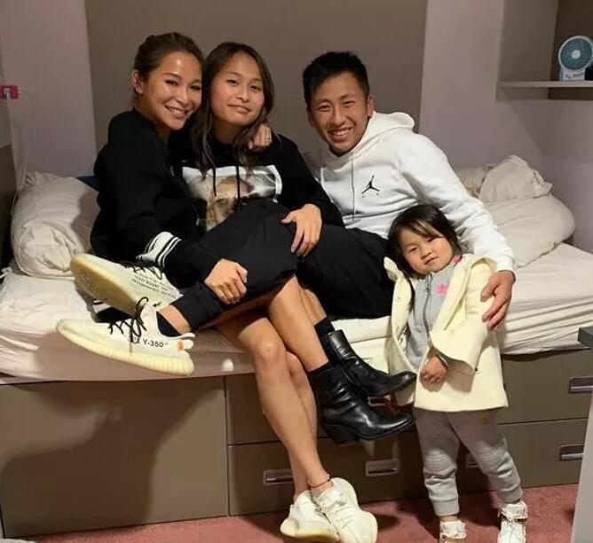 周焯华为陈慧玲庆生，与儿子甜蜜亲吻洗米嫂，一家5口同框很温馨