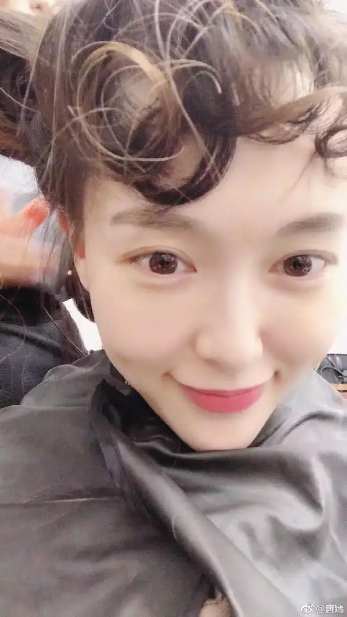 唐嫣晒闺蜜合照, 肤白貌美嘟嘴卖萌, 三人获得“一罐糖”组合名字