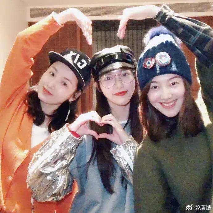 唐嫣晒闺蜜合照, 肤白貌美嘟嘴卖萌, 三人获得“一罐糖”组合名字