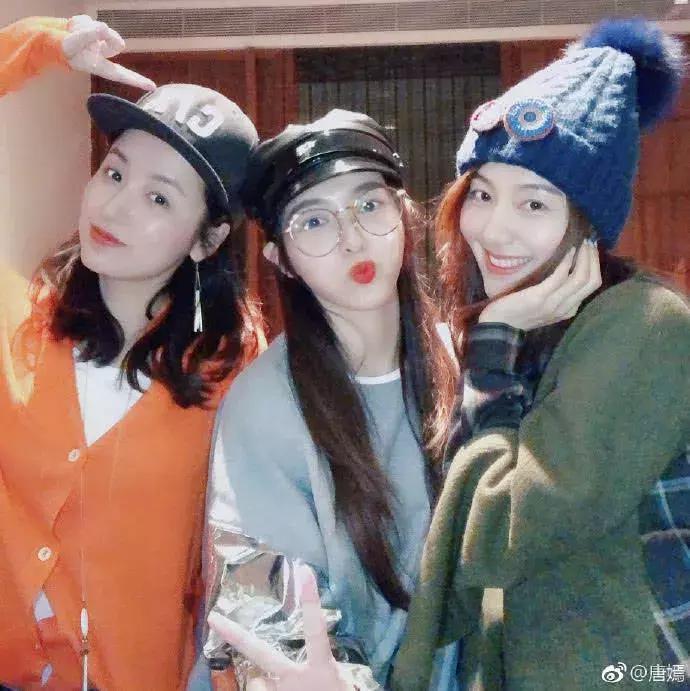唐嫣晒闺蜜合照, 肤白貌美嘟嘴卖萌, 三人获得“一罐糖”组合名字