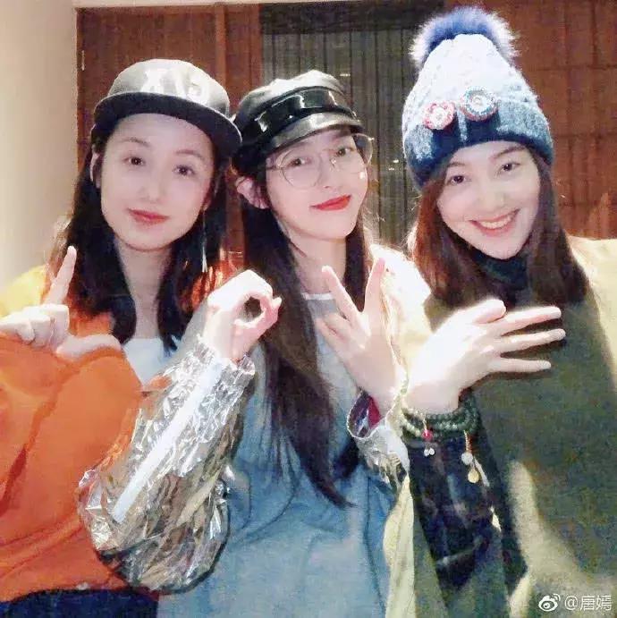 唐嫣晒闺蜜合照, 肤白貌美嘟嘴卖萌, 三人获得“一罐糖”组合名字