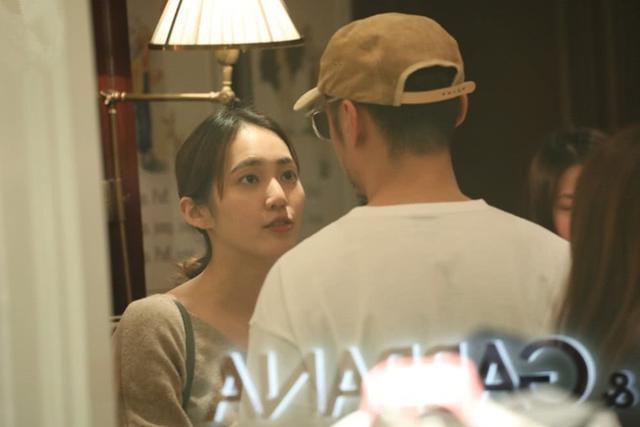 余文乐夫妇逛商场买衣服,逛街也有谈恋爱的感觉