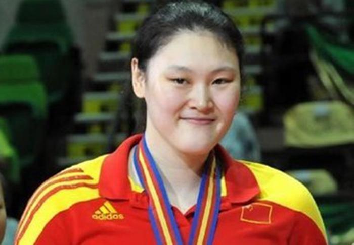 曾是女排重炮手，却因一点遭郎平弃用，如今已濒临退役！