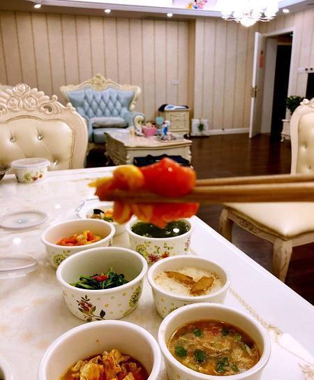 纪敏佳晒月子餐,声称要瘦成一道闪电,原来我们离瘦差只是钱!!