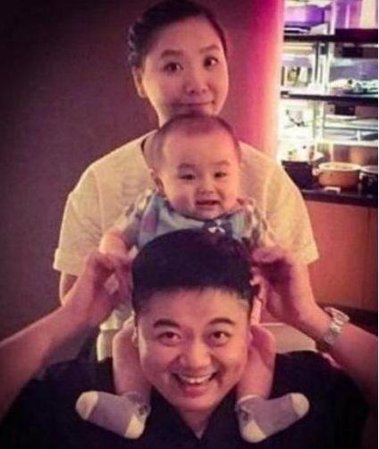 林子聪240斤减肥成功，晒一家三口全家福，评论亮了全是胡歌！