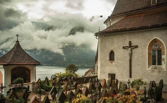 奥地利古老小镇，阿尔卑斯山脉间的一片净土