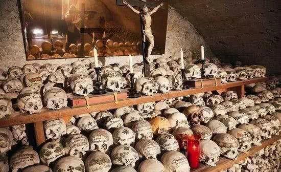 奥地利古老小镇，阿尔卑斯山脉间的一片净土