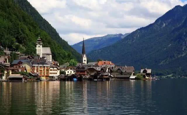 奥地利古老小镇，阿尔卑斯山脉间的一片净土