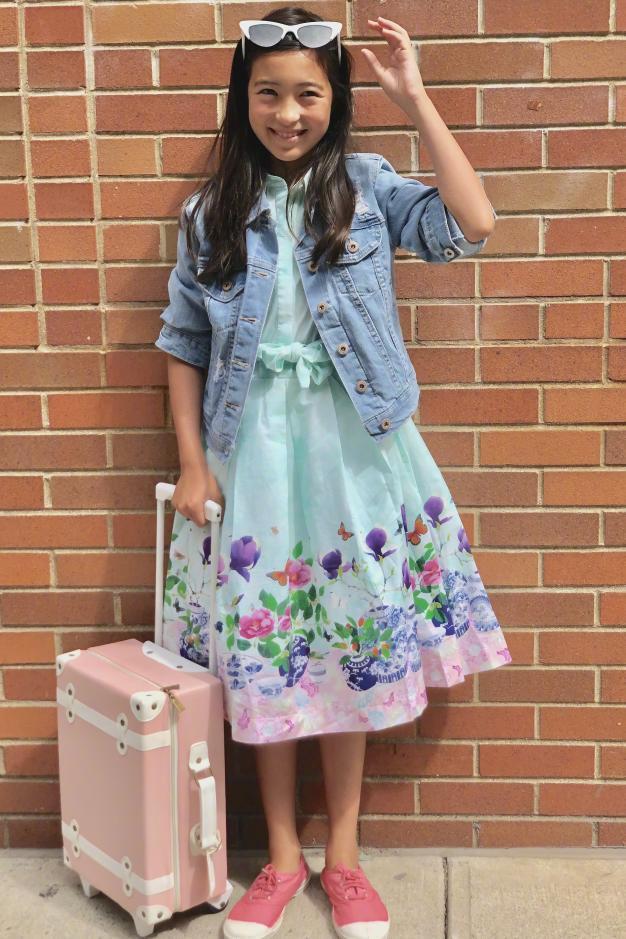 夏克立女儿“抛骨式”长大,9岁因腿太细,无痕裤穿成直筒裤!