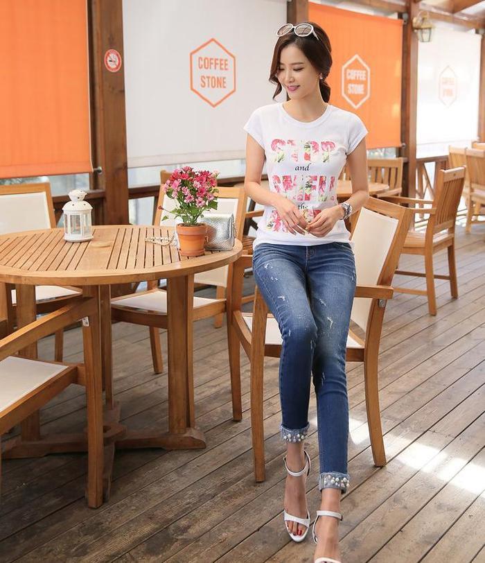 紧身裤秀出火辣好身材, 真的够美