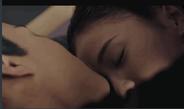 摇澜夫妇上演二夜荒唐，有招摇在厉尘澜很安心，甜蜜亲吻招摇额头