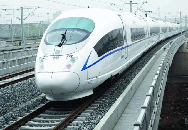 西藏除了有名的青藏铁路，还有哪些的铁路？长见识了！