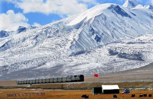 西藏除了有名的青藏铁路，还有哪些的铁路？长见识了！