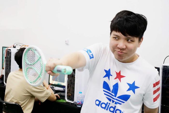 RNG再引二队一位成员，与Letme形成互补！放弃四保一了？