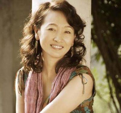 称为小斯琴高娃，嫁给腾格尔息影7年后离婚，如今57岁仍单身