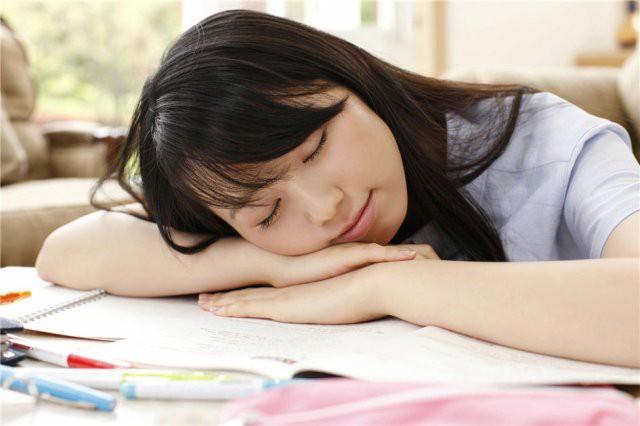 日本清纯美女小池里奈连体泳衣写真 肌肤白嫩笑容迷人