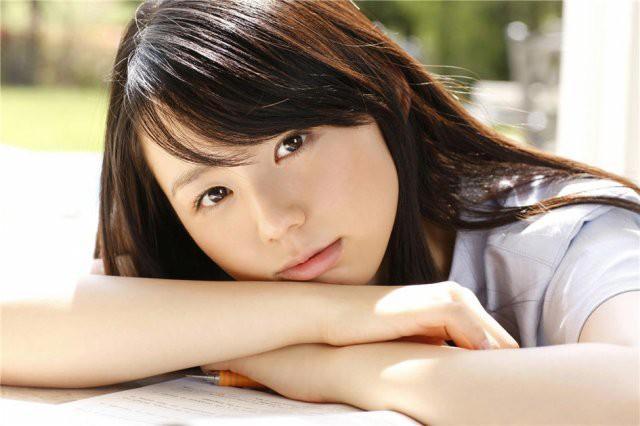 日本清纯美女小池里奈连体泳衣写真 肌肤白嫩笑容迷人