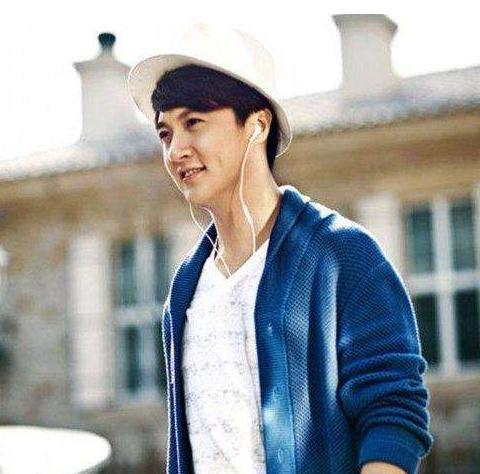 迟帅全家生活近照：曾被姚笛嫌穷分手，如今娶白富美娇妻儿子可爱