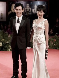 ​任贤齐18岁女儿罕见曝光，引起网友热议