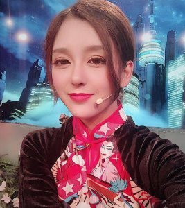 ​Rita一直以来凭借出众的外 形以及专业的解说实力而受到大众喜爱