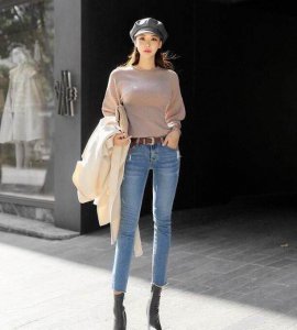 ​清纯可人有质的妹子，性感凹凸苗条俊美看着温馨！