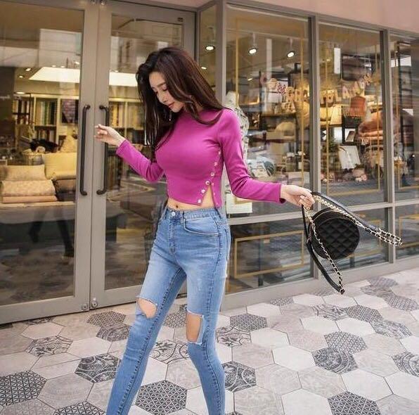 清纯可人有质的妹子，性感凹凸苗条俊美看着温馨！