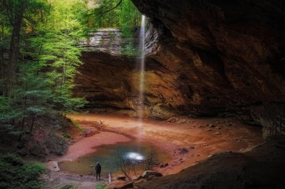 ​清风明月本无价，近水遥山皆有情。