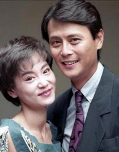 娶妻只为绿卡，骗刘雪华3千万致她终身不育，63岁还随地大小便