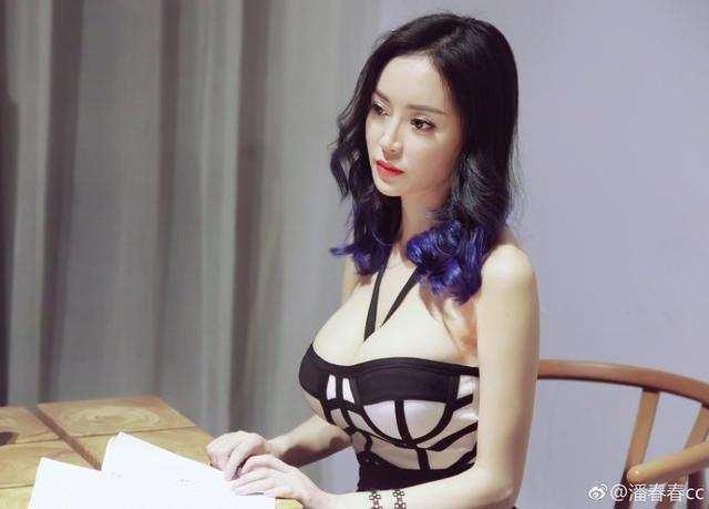 乳神潘春春晒照, 萌狗抢镜, 网友: 这福利太大