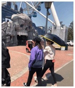 ​总是大叔配萝莉，网友偶遇baby和吴秀波，还真的配