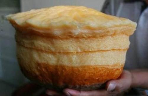 大叔喝多了酒,看到有东西动,不料挖出一块千年太岁!