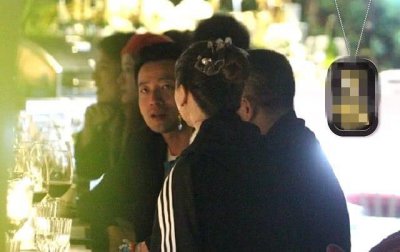 ​大S一家三口巡视自家酒店